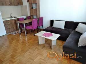 Atraktivna lokacija- komforna nameštena garsonjera 24m2